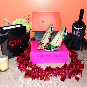 Size 8 Delicious Shoes